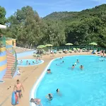 Village Canapai منتجع