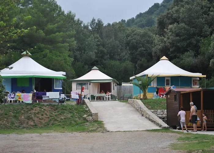 坎纳俳野营村酒店 度假村 3*